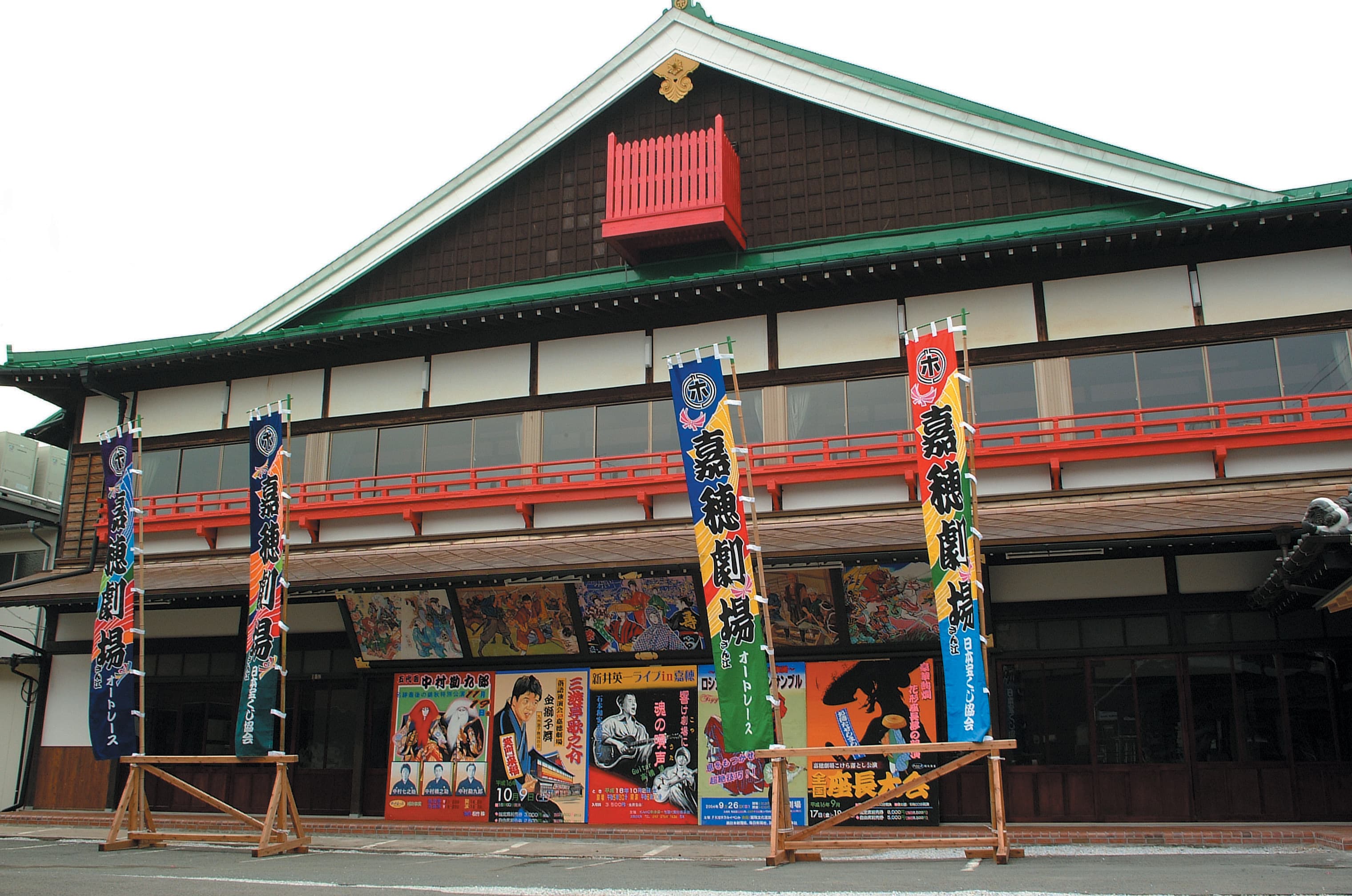 昭和の芝居小屋　娯楽の殿堂『嘉穂劇場』を復興し再びまちに賑わいを！